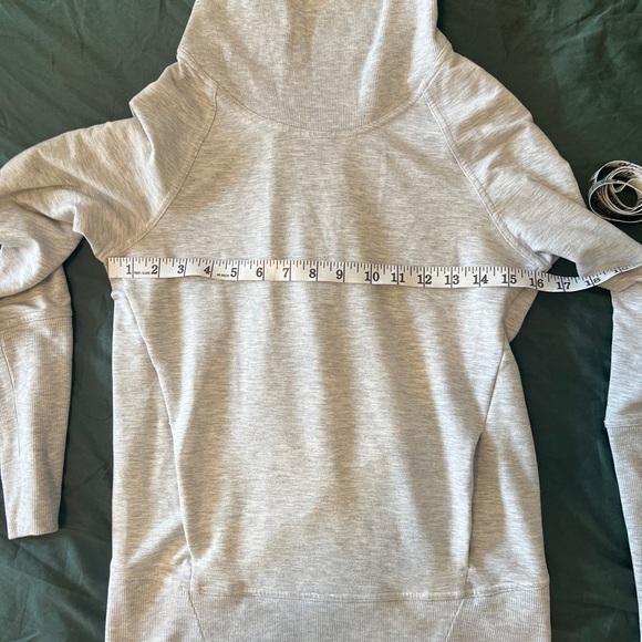 Lululemon High Lines Pullover
Heathered Core Ultra Light Grey - Picture 6 of 7